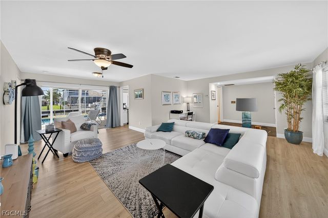 124 SW 56th TER, Cape Coral, FL 33914