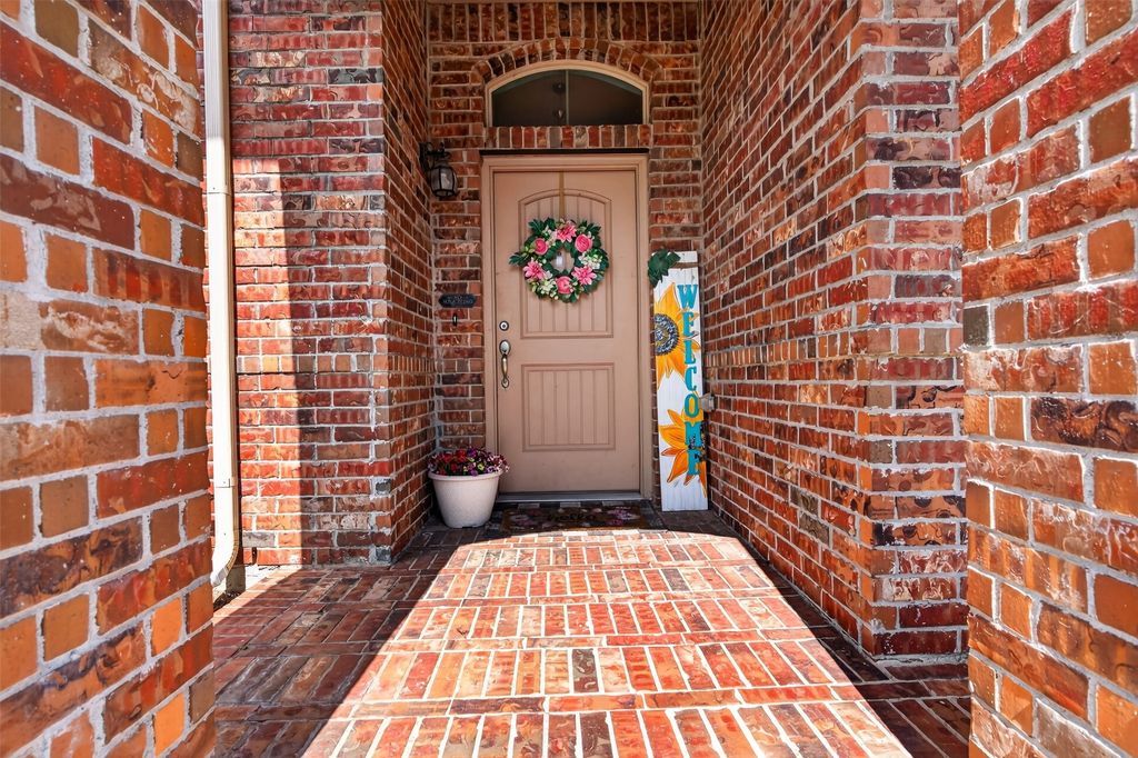 917 Doe Meadow Drive, Fort Worth, TX 76028 — photo 2