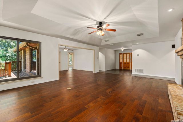 7621 DIETZ ELKHORN RD, Boerne, TX 78015