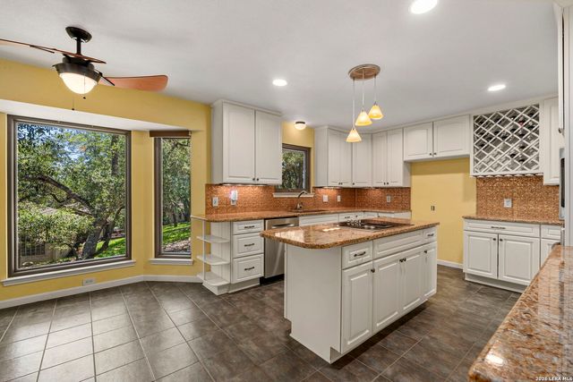 7621 DIETZ ELKHORN RD, Boerne, TX 78015