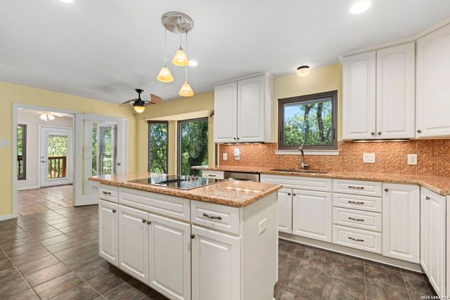 7621 DIETZ ELKHORN RD, Boerne, TX 78015