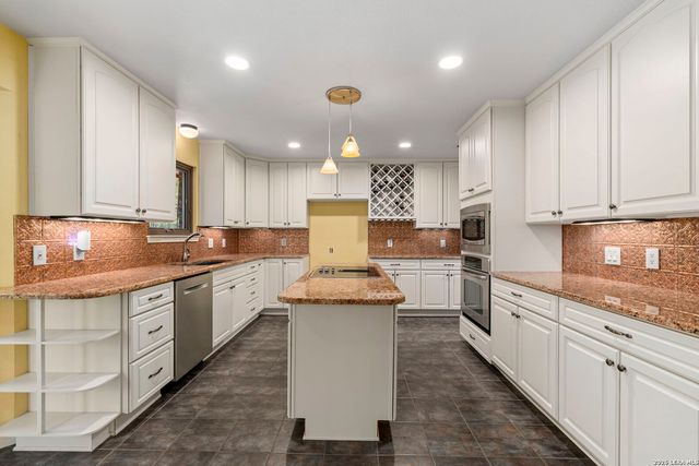 7621 DIETZ ELKHORN RD, Boerne, TX 78015
