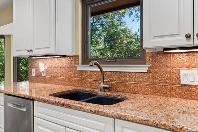 7621 DIETZ ELKHORN RD, Boerne, TX 78015