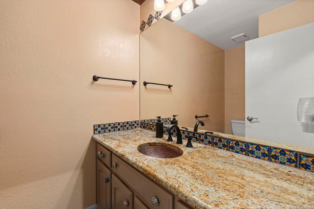 7621 DIETZ ELKHORN RD, Boerne, TX 78015
