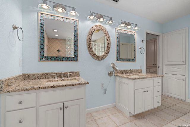 7621 DIETZ ELKHORN RD, Boerne, TX 78015