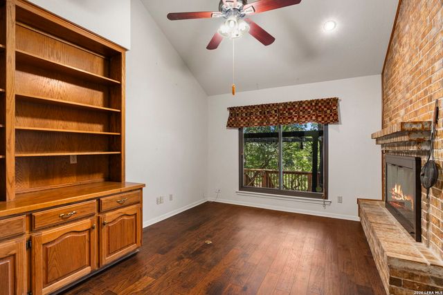 7621 DIETZ ELKHORN RD, Boerne, TX 78015