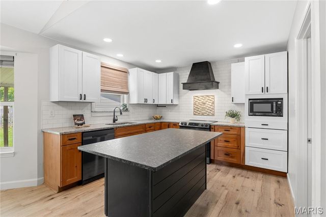 41 Village Circle Drive, Winfield, MO 63389