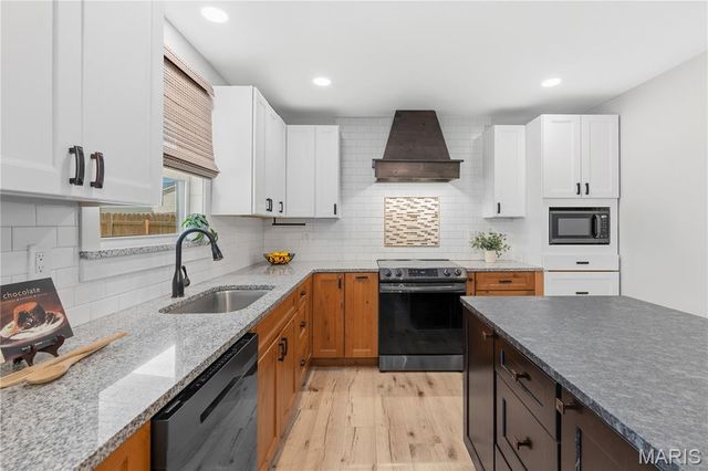 41 Village Circle Drive, Winfield, MO 63389