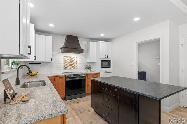 41 Village Circle Drive, Winfield, MO 63389