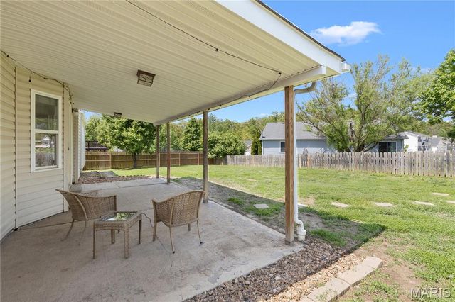 41 Village Circle Drive, Winfield, MO 63389