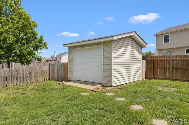 41 Village Circle Drive, Winfield, MO 63389