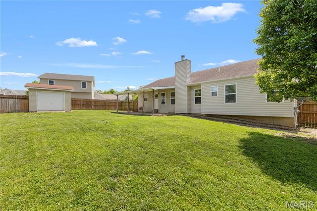 41 Village Circle Drive, Winfield, MO 63389