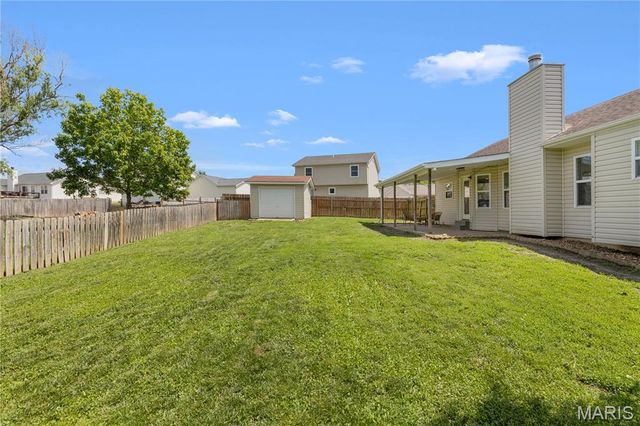 41 Village Circle Drive, Winfield, MO 63389