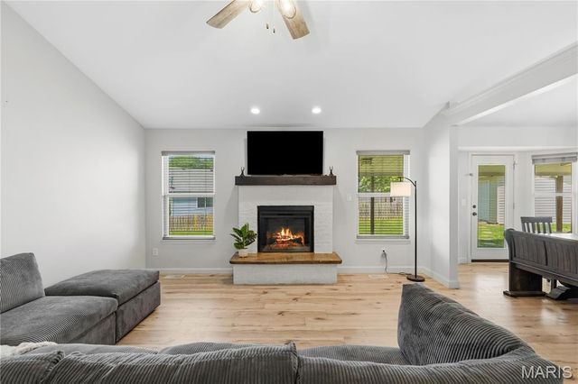 41 Village Circle Drive, Winfield, MO 63389