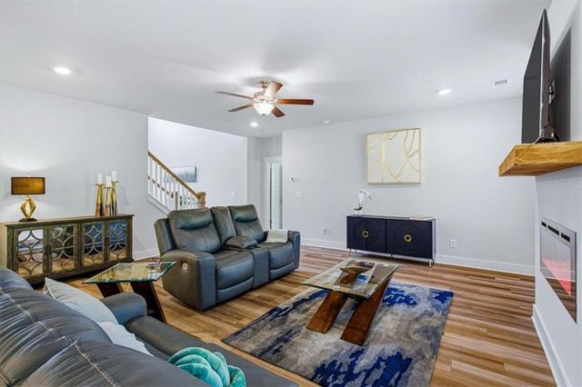 2 Whites Pond Road, Moreland, GA 30259