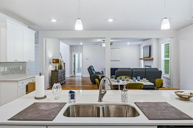 2 Whites Pond Road, Moreland, GA 30259