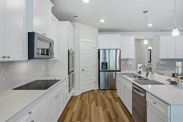 2 Whites Pond Road, Moreland, GA 30259