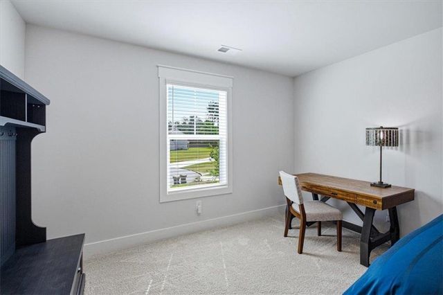 2 Whites Pond Road, Moreland, GA 30259