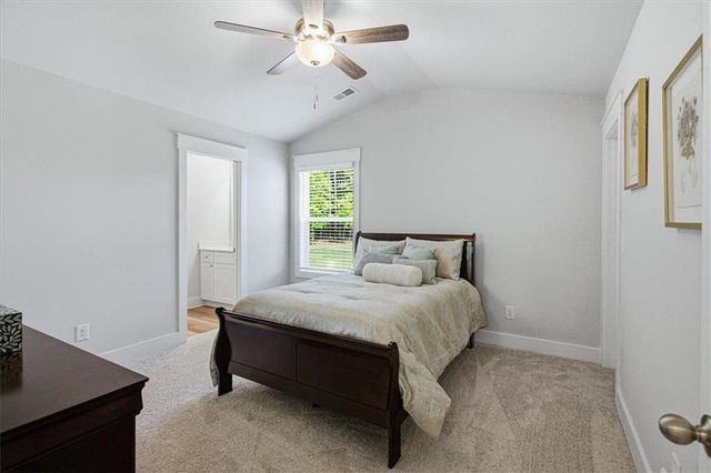 2 Whites Pond Road, Moreland, GA 30259