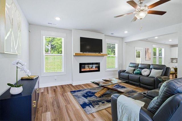 2 Whites Pond Road, Moreland, GA 30259