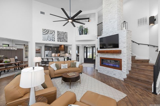 889 Glenn, Canyon Lake, TX 78133