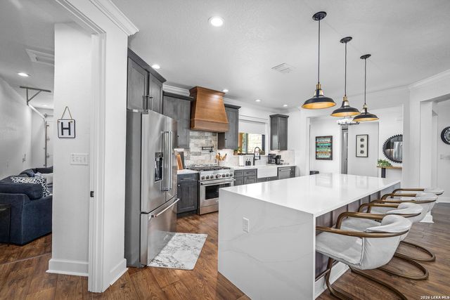 889 Glenn, Canyon Lake, TX 78133