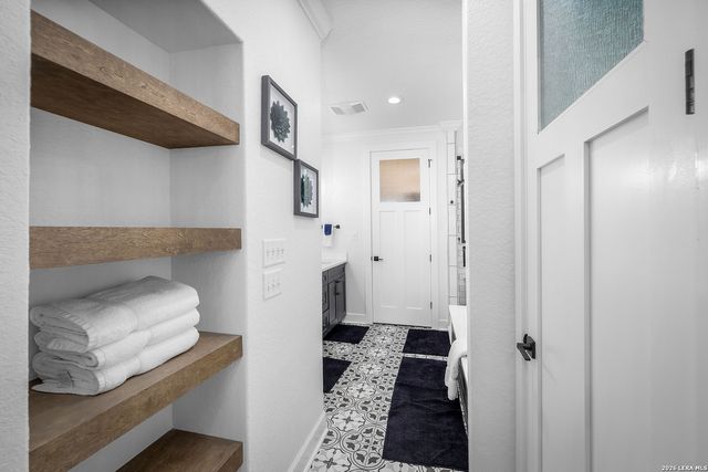 889 Glenn, Canyon Lake, TX 78133