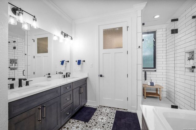 889 Glenn, Canyon Lake, TX 78133