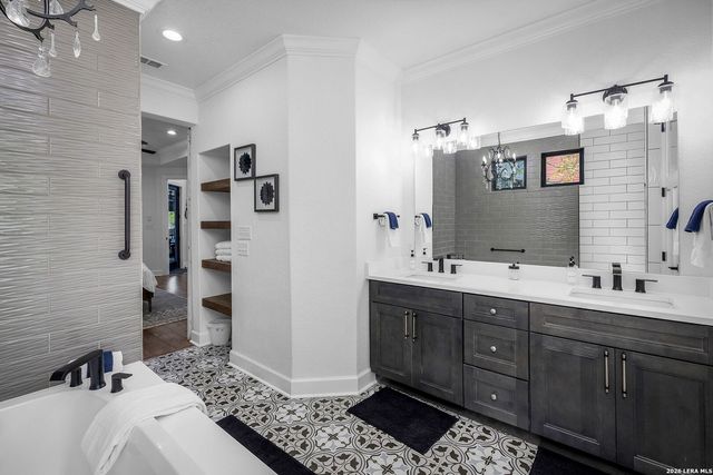 889 Glenn, Canyon Lake, TX 78133