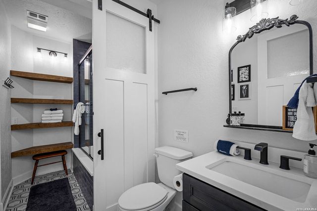 889 Glenn, Canyon Lake, TX 78133