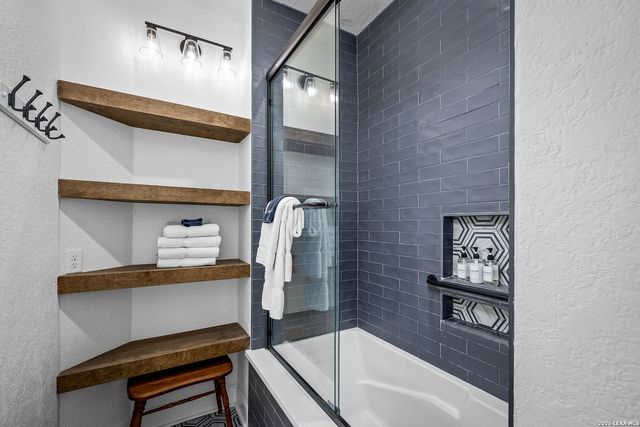 889 Glenn, Canyon Lake, TX 78133