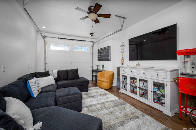 889 Glenn, Canyon Lake, TX 78133