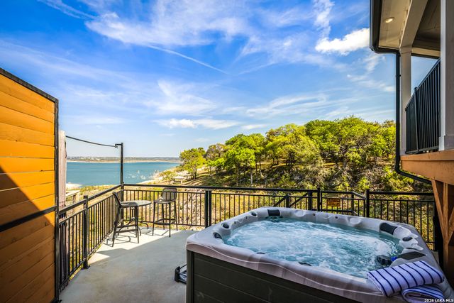 889 Glenn, Canyon Lake, TX 78133