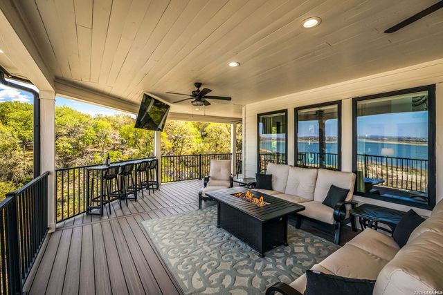 889 Glenn, Canyon Lake, TX 78133