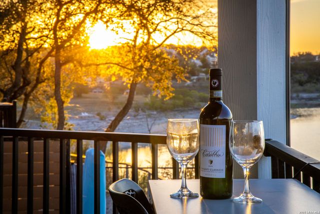 889 Glenn, Canyon Lake, TX 78133