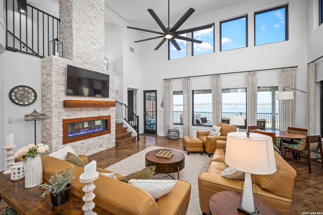 889 Glenn, Canyon Lake, TX 78133