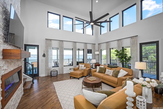 889 Glenn, Canyon Lake, TX 78133