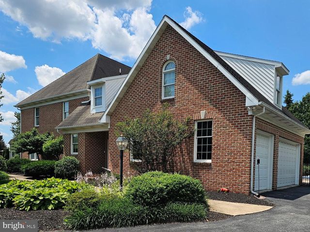 1001 WETHERBURN DR, York, PA 17404