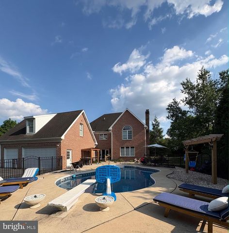 1001 WETHERBURN DR, York, PA 17404