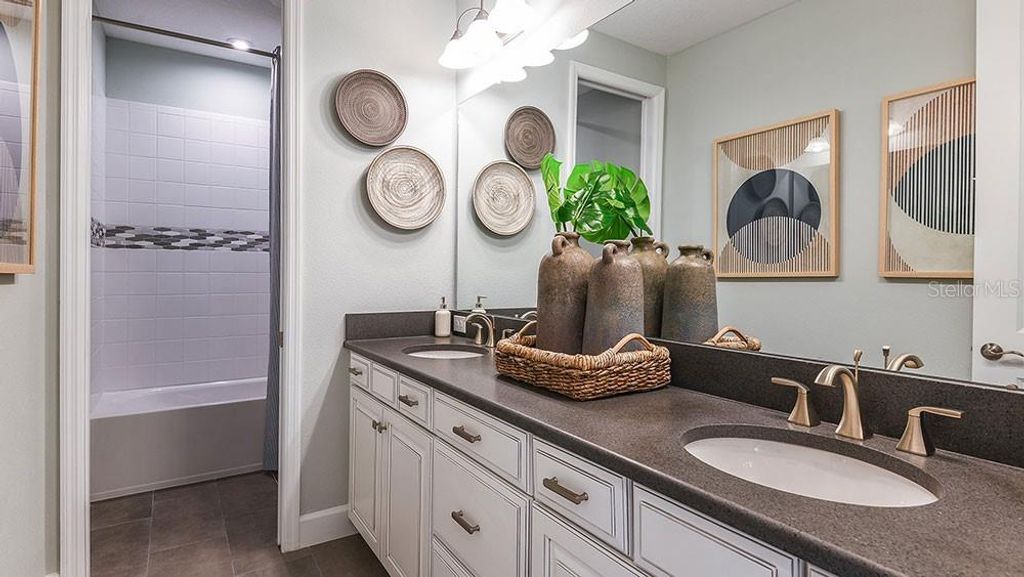 Image 16 of property listing at 969 LADYFISH TRAIL, St Cloud, FL 34771