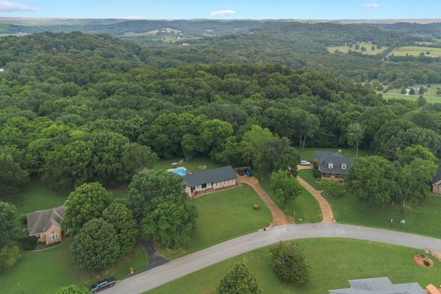 1025 Claremont Dr, Columbia, TN 38401