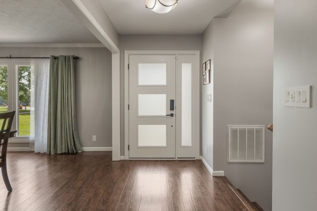 1025 Claremont Dr, Columbia, TN 38401