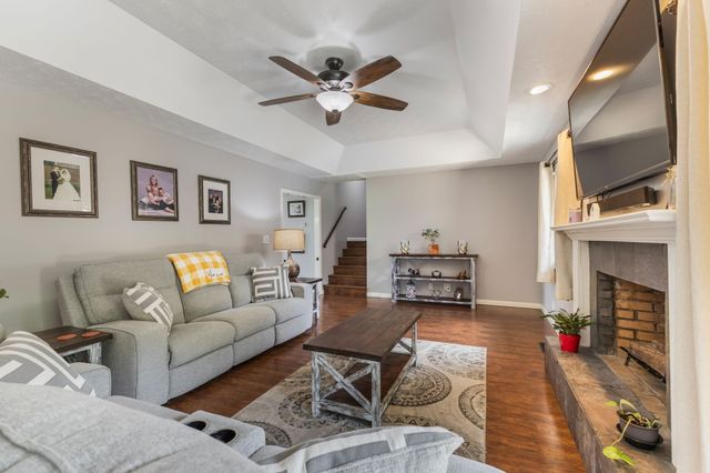 1025 Claremont Dr, Columbia, TN 38401