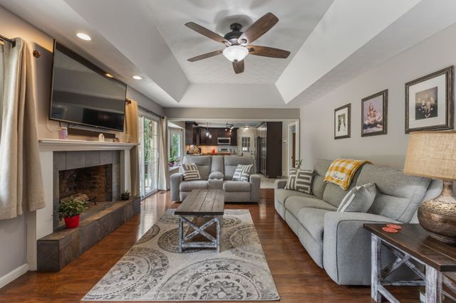 1025 Claremont Dr, Columbia, TN 38401