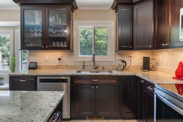 1025 Claremont Dr, Columbia, TN 38401