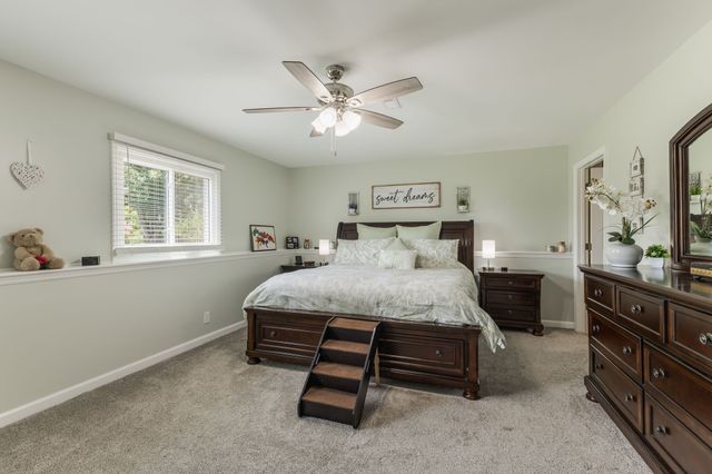 1025 Claremont Dr, Columbia, TN 38401