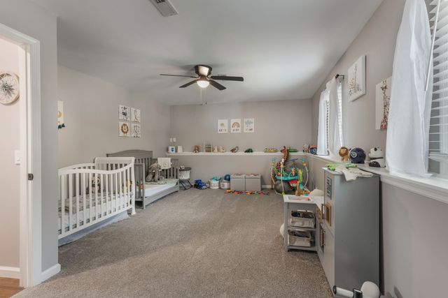 1025 Claremont Dr, Columbia, TN 38401