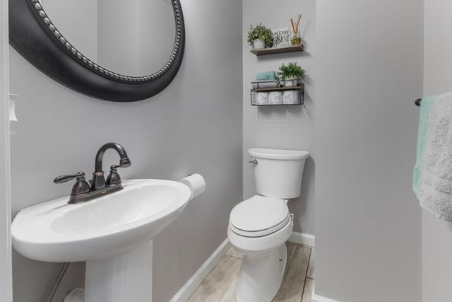 1025 Claremont Dr, Columbia, TN 38401