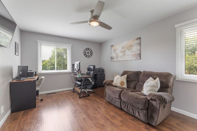 1025 Claremont Dr, Columbia, TN 38401