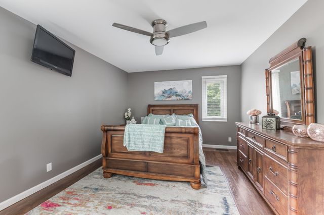 1025 Claremont Dr, Columbia, TN 38401